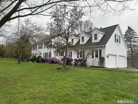 102 Orchard Hill Dr, Windsor Locks, CT 06096