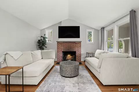 11 Rex St, Greenwich, CT 06831