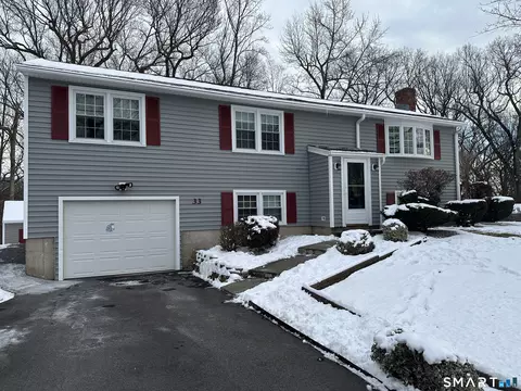 33 Sky View Cir, Hamden, CT 06514