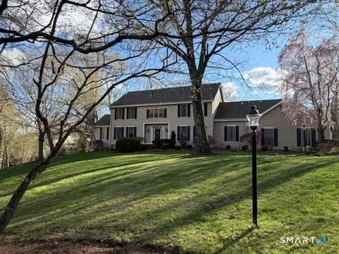 32 Sail Harbour Dr, New Fairfield, CT 06812