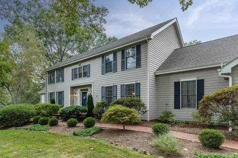32 Sail Harbour Dr, New Fairfield, CT 06812