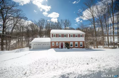 40 Middle River Rd, Danbury, CT 06811
