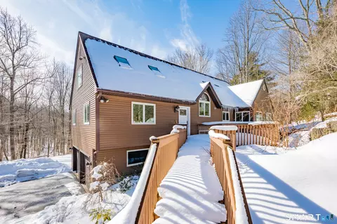 40 Osborne Hill Rd, Sandy Hook, CT 06482