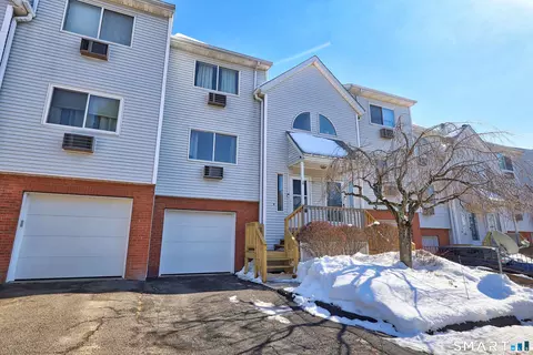 925 Oronoke Rd #36C, Waterbury, CT 06708