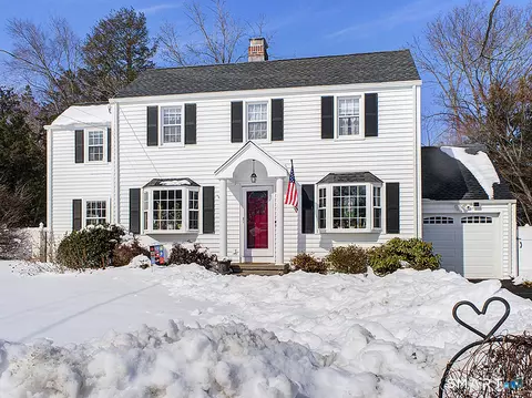 71 Vista Rd, North Haven, CT 06473