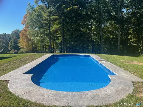 Exterior - 12 Red Oak Dr, Killingly, CT 06239 photo 2 of 6