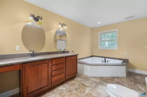 Bath - 12 Red Oak Dr, Killingly, CT 06239 photo 3 of 6