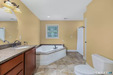 Bath - 12 Red Oak Dr, Killingly, CT 06239 photo 2 of 6
