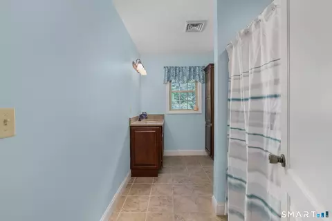Bath - 12 Red Oak Dr, Killingly, CT 06239 photo 5 of 6