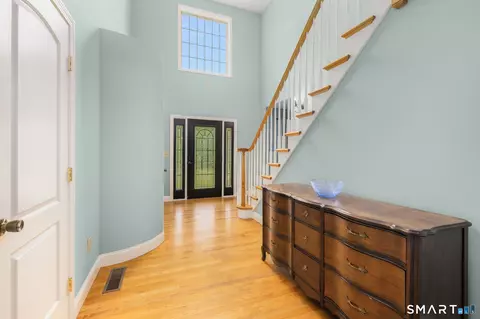 Entry Way - 12 Red Oak Dr, Killingly, CT 06239 photo 2 of 4