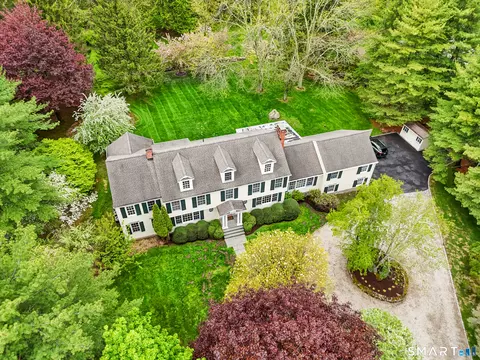3 Hedgerow Cmn, Weston, CT 06883