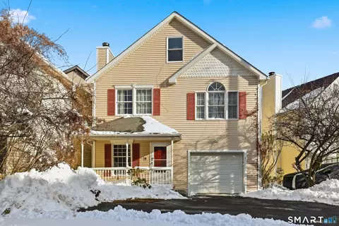 7 Dora St #7, Stamford, CT 06902