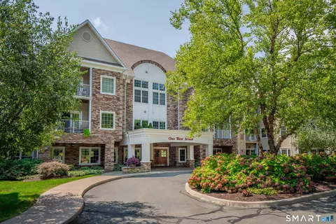 1 West St #219, Simsbury, CT 06070