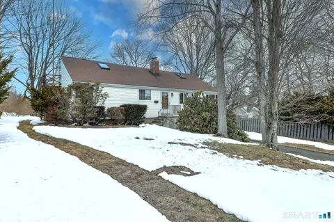 26 Hill St, Milford, CT 06460