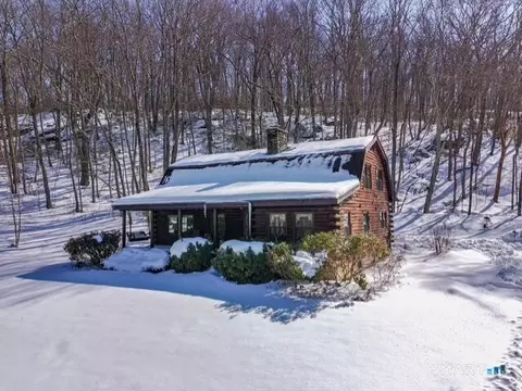 493 Candlewood Hill Rd, Higganum, CT 06441