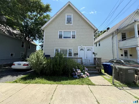 8-10 Jetland Pl, Bridgeport, CT 06605