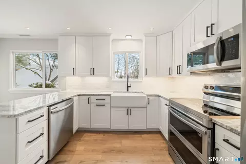 919 Heritage Vlg #B, Southbury, CT 06488