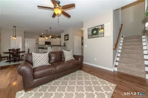 Entry Way - 823 Stone Rd # A, Windsor, CT 06095 photo 4 of 7