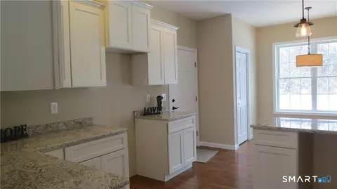 Entry Way - 823 Stone Rd # A, Windsor, CT 06095 photo 3 of 7
