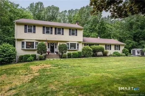95 Wildwood Dr, Stratford, CT 06615