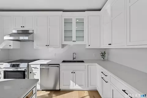 Kitchen - 185 Main St #301, Niantic, CT 06357 photo 3 of 4