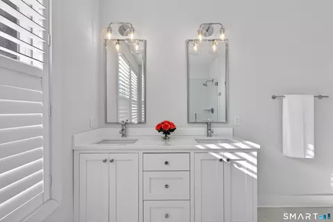 Bath - 185 Main St #301, Niantic, CT 06357 photo 2 of 2