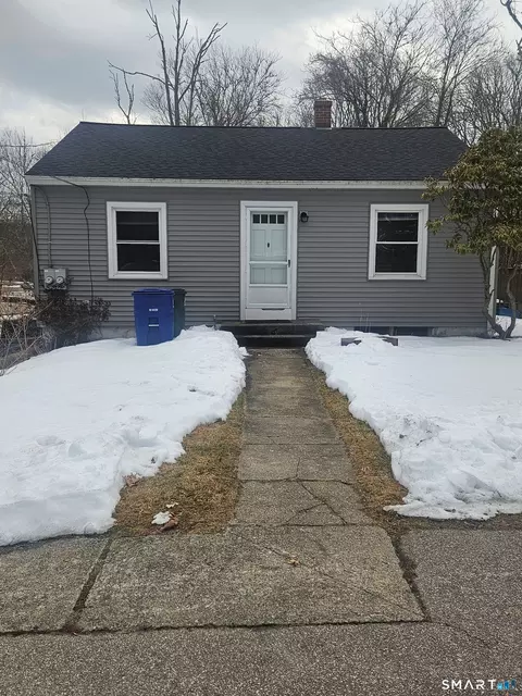 51 Pequot Trl, Pawcatuck, CT 06379