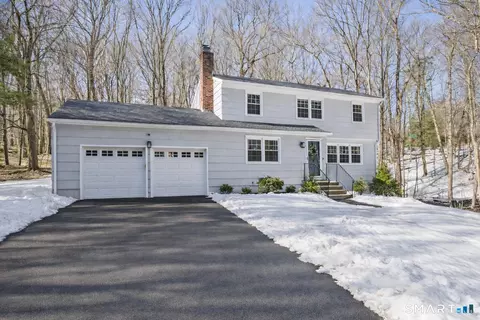 6 Buckboard Ln, Fairfield, CT 06824