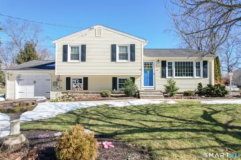 49 Stannard Ave, Branford, CT 06405