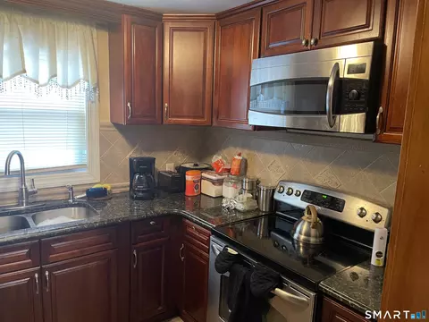 52 Bennett Ave, Waterbury, CT 06708 photo 17
