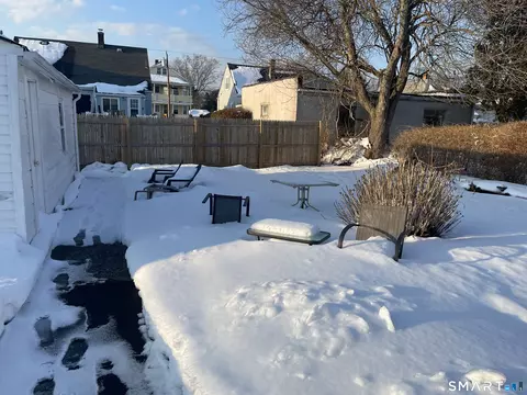 52 Bennett Ave, Waterbury, CT 06708 photo 4