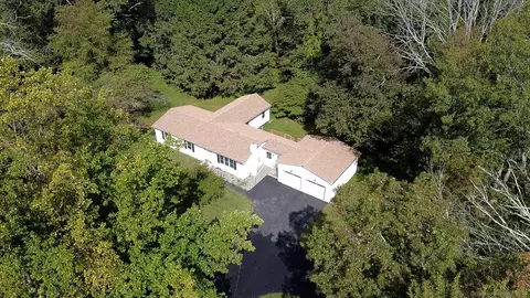 815 Mashamoquet Rd, Pomfret, CT 06259
