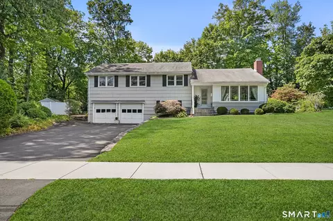 6 Field Crest Rd, New Canaan, CT 06840