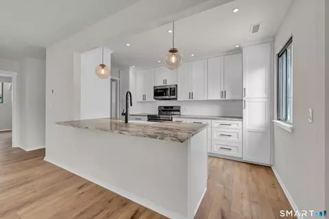 103 Heritage Vlg #D, Southbury, CT 06488