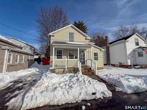 6 Hillside Ct, Middletown, CT 06457