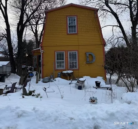 5 Charles St, Willimantic, CT 06226