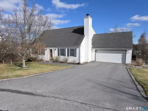 83 Chelsea Ct, Torrington, CT 06790
