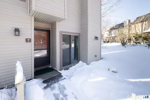 7 Maple Ln #7, Avon, CT 06001