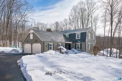 34 Lindencrest Dr, Danbury, CT 06811