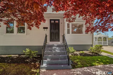 14 Hyde St, Pawcatuck, CT 06379