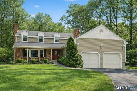 27 Lumanor Dr, Stamford, CT 06903