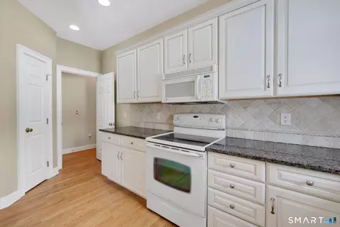 Kitchen - 65 Trailside Dr, Monroe, CT 06468 photo 4 of 4