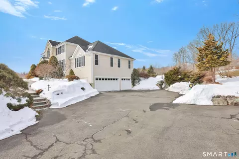 Exterior - 65 Trailside Dr, Monroe, CT 06468 photo 5 of 6