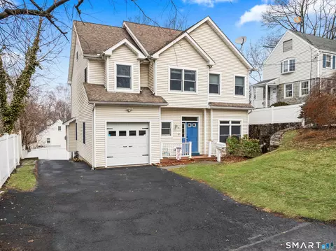 16 Sunset Hill Ave, Norwalk, CT 06851