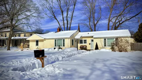 10 Rockwell St, Norwich, CT 06360