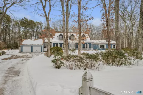 16 Greystone Dr, Montville, CT 06382