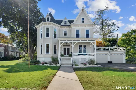 597 Pequot Ave, New London, CT 06320