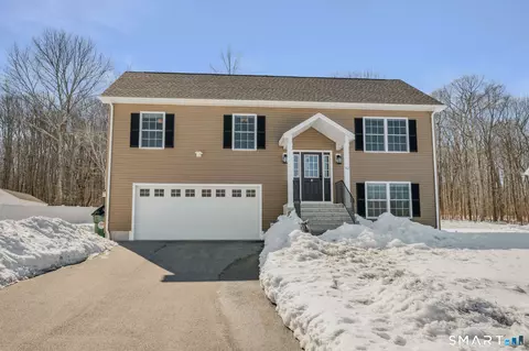 52 Carol Dr, Uncasville, CT 06382