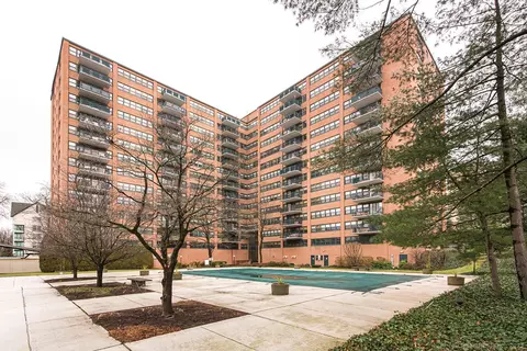 31 Woodland St #4G, Newington, CT 06111