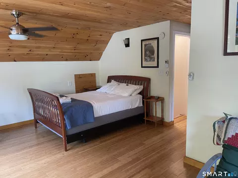 Bedroom - 24 Arrowhead Ln, Killingly, CT 06241 photo 8 of 12